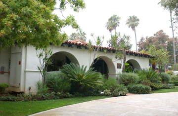 The facade of Peter and Suzanne Trepp's house, located at the southwest corner of Chautauqua Boulevard and Pampas Ricas, has not changed since 1928, when the Santa Monica Land and Water Company used the house as an office.